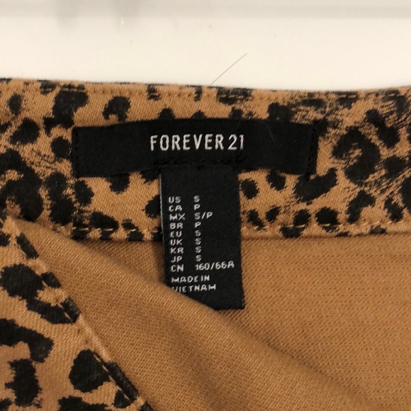 Cheetah print mini skirt - Picture 2 of 3